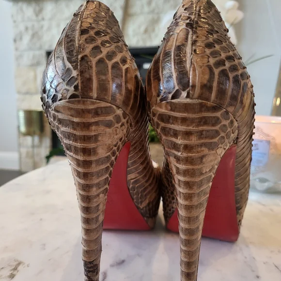 ๐ Christian Louboutin Women Italian Snakeskin Heel ๐ - Picture 2 of 6